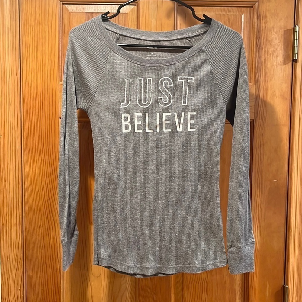 Old Navy medium fitted gray waffle jersey Just Believe